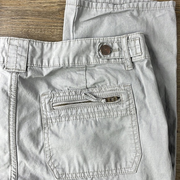 Gap Factory Women’s Mid Rise Grey Crop Capri, size 8 - Picture 9 of 12